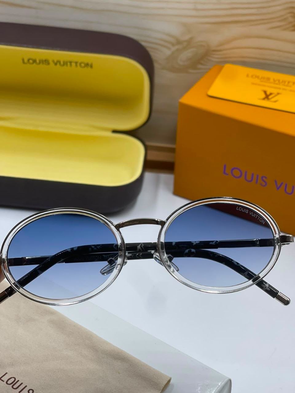 LOUIS VUITTON Signature Oval