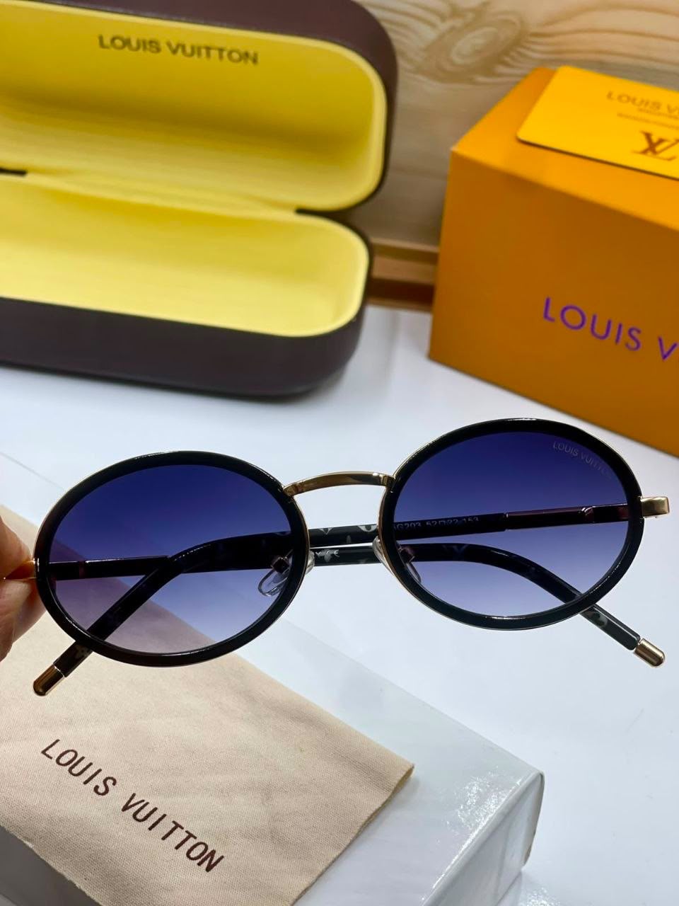 LOUIS VUITTON Signature Oval