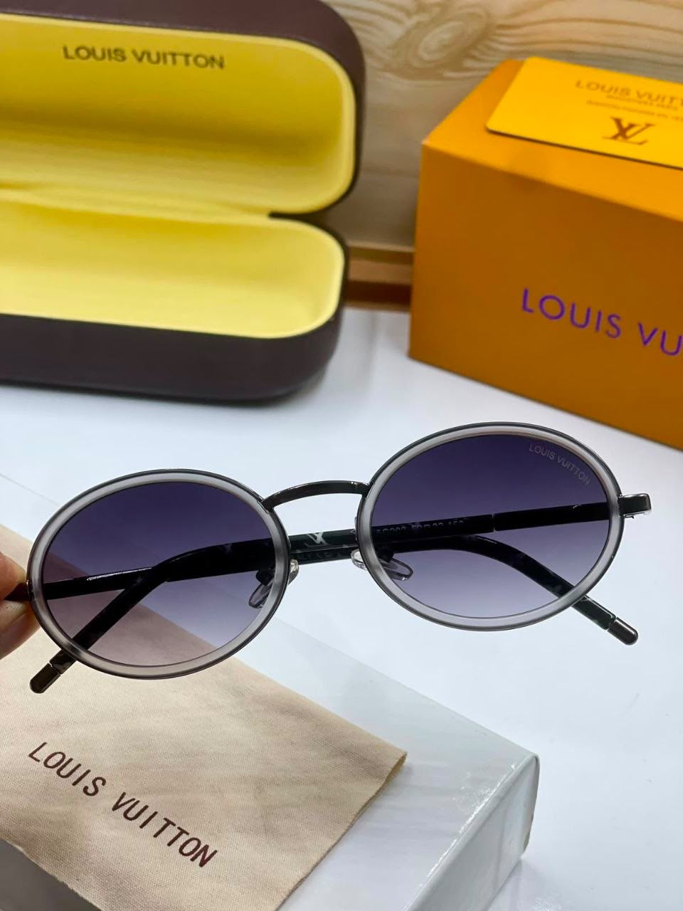 LOUIS VUITTON Signature Oval