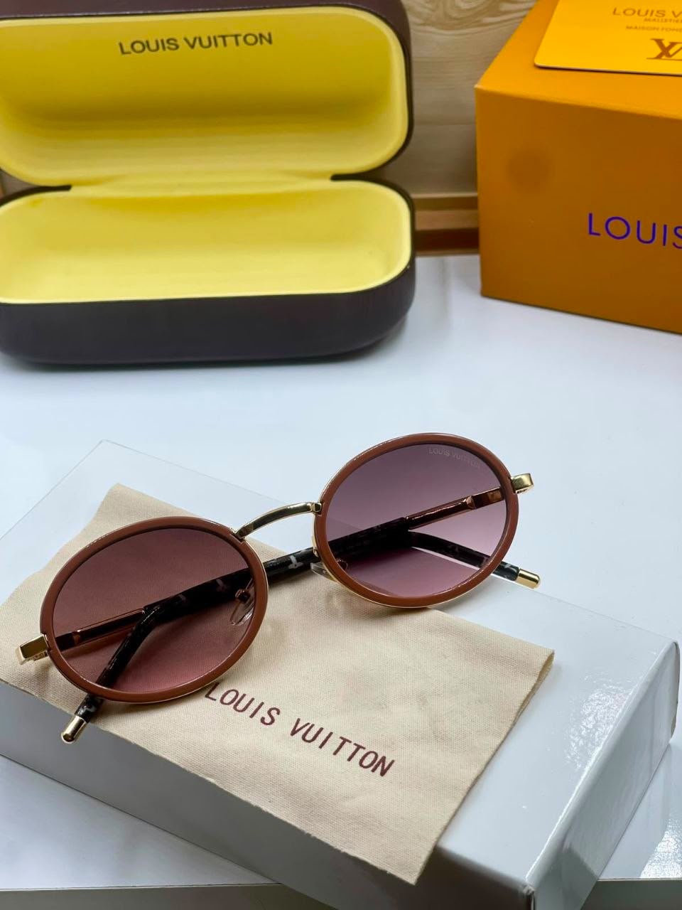 LOUIS VUITTON Signature Oval