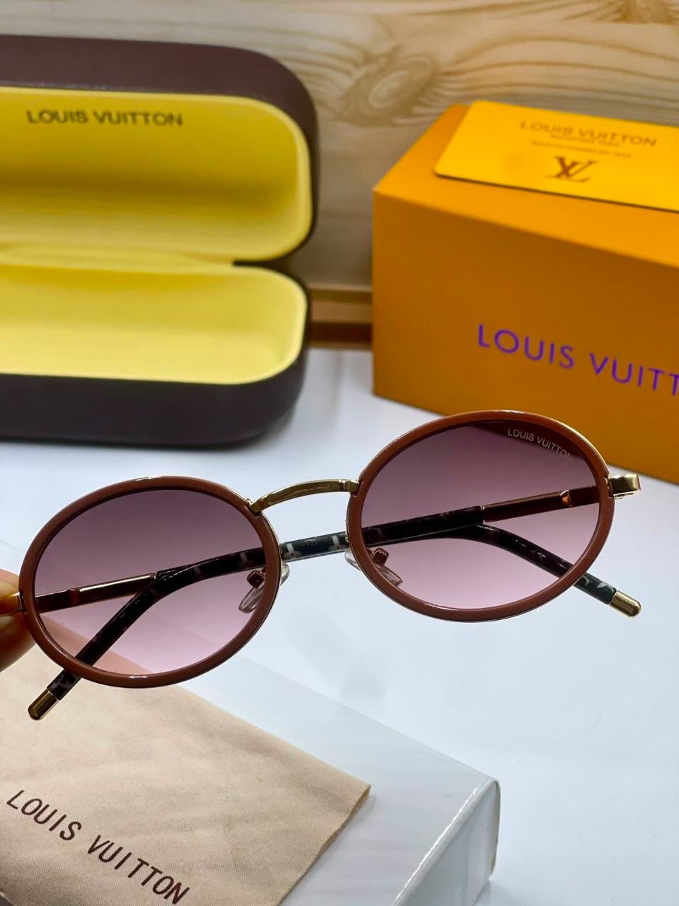 LOUIS VUITTON Signature Oval