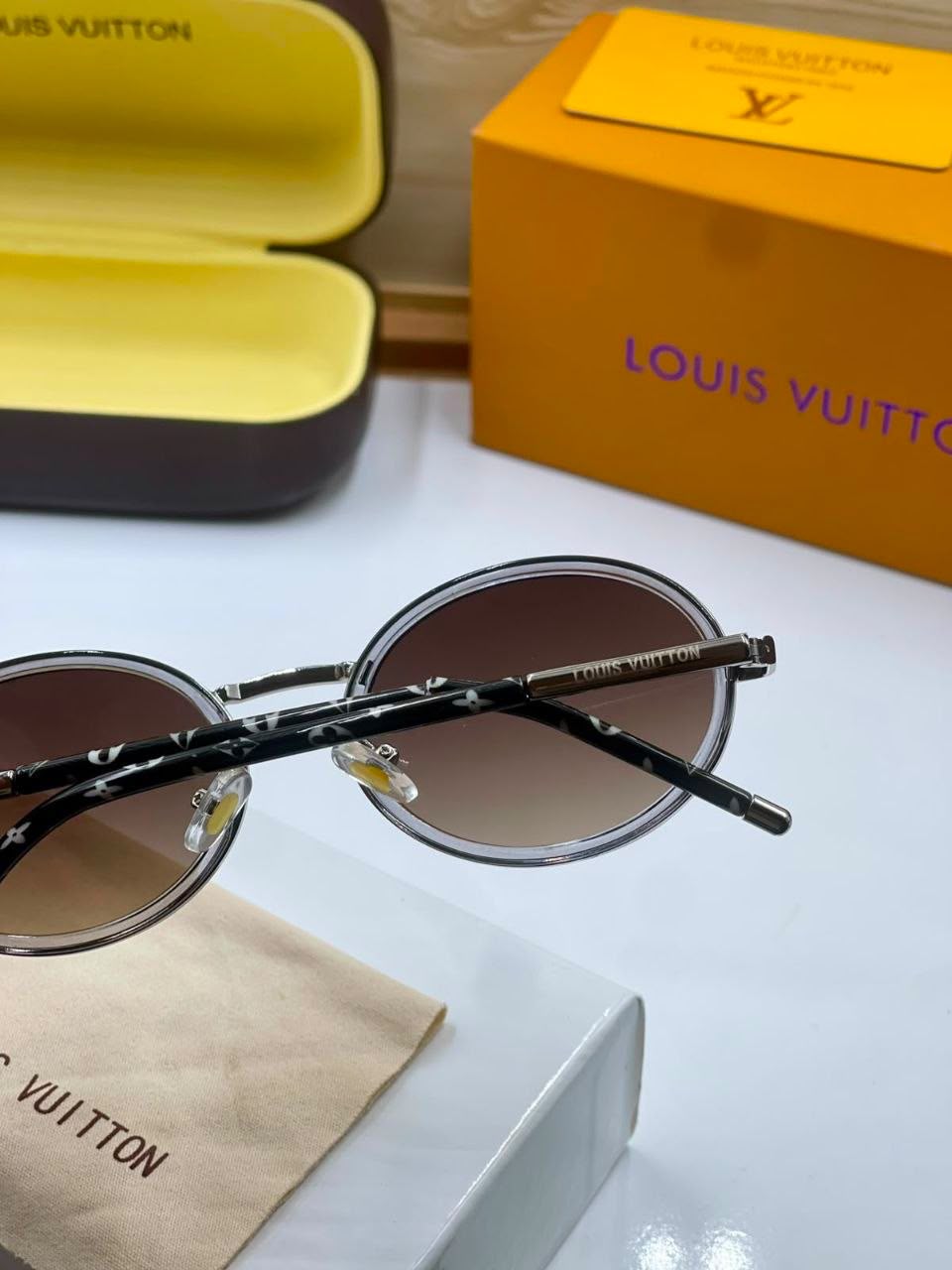 LOUIS VUITTON Signature Oval