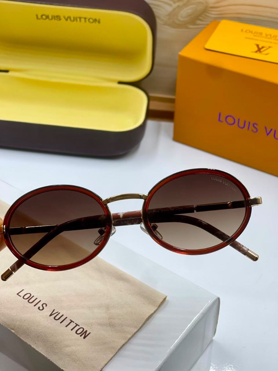 LOUIS VUITTON Signature Oval