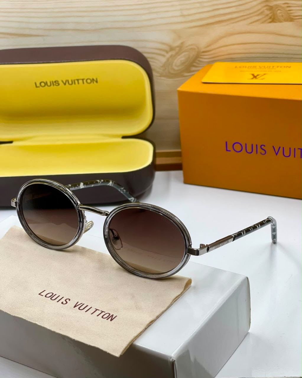 LOUIS VUITTON Signature Oval
