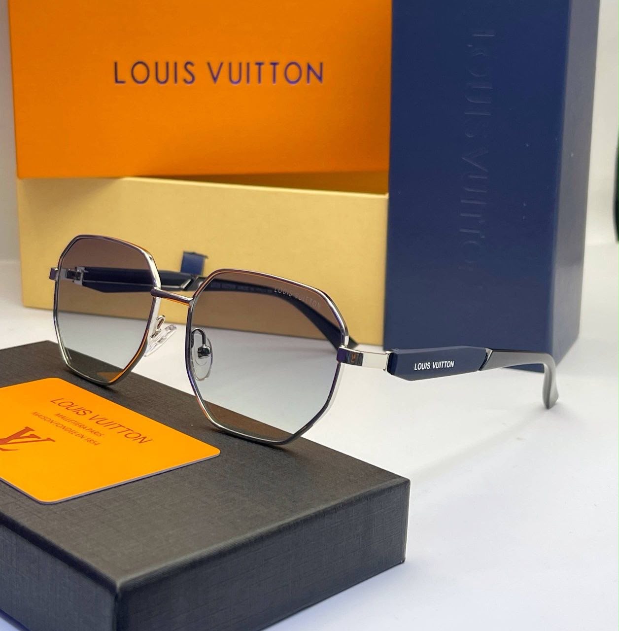 LOUIS VUITTON Icon Prestige