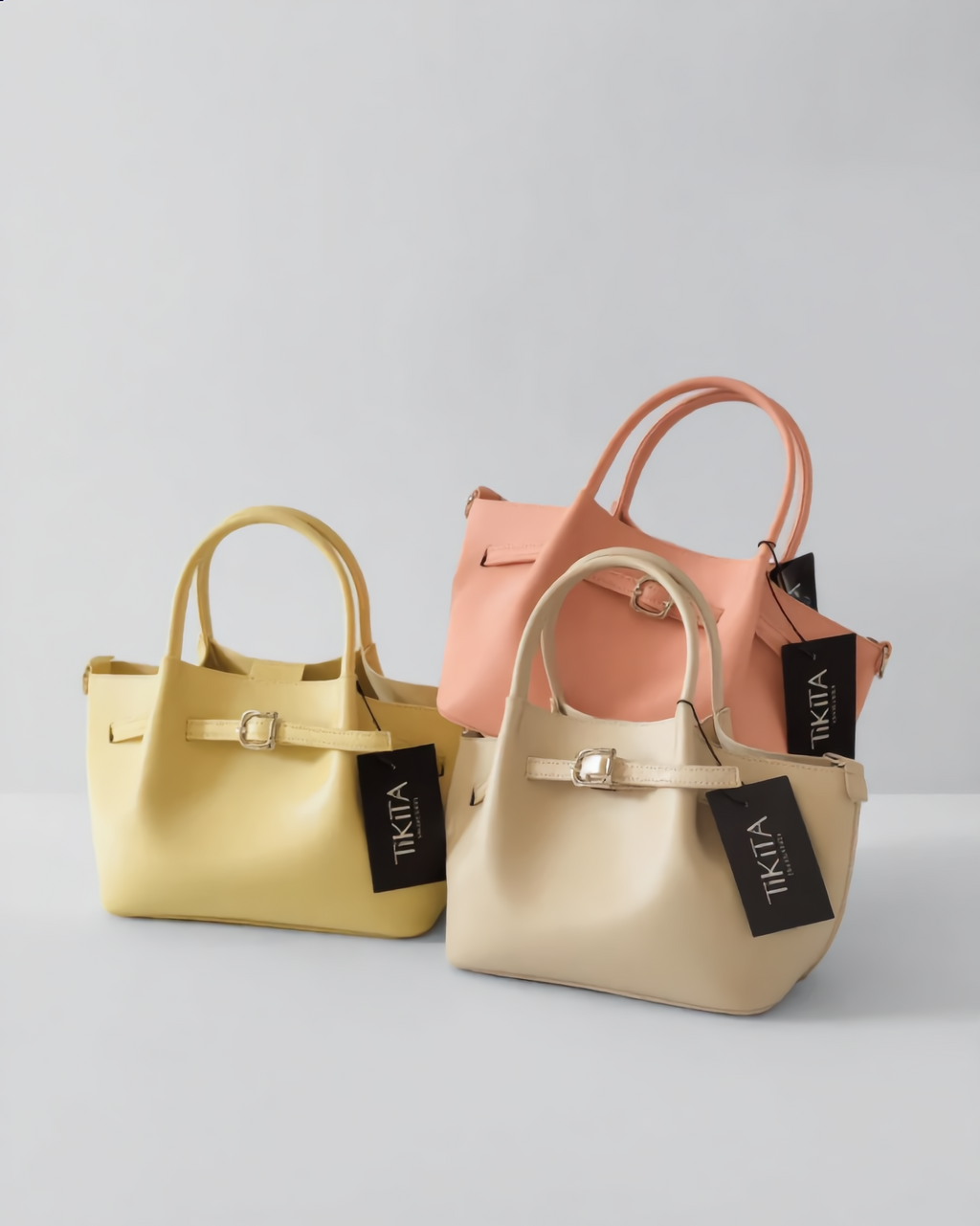 Sac à main élégant avec boucle décorative